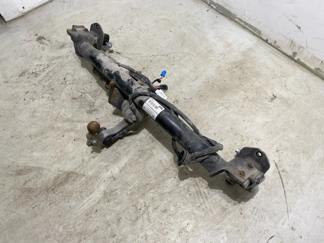 Mercedes EQC 2020- Tow bar view 3