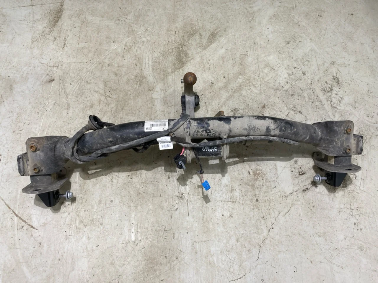 Mercedes EQC 2020- Tow bar view 4