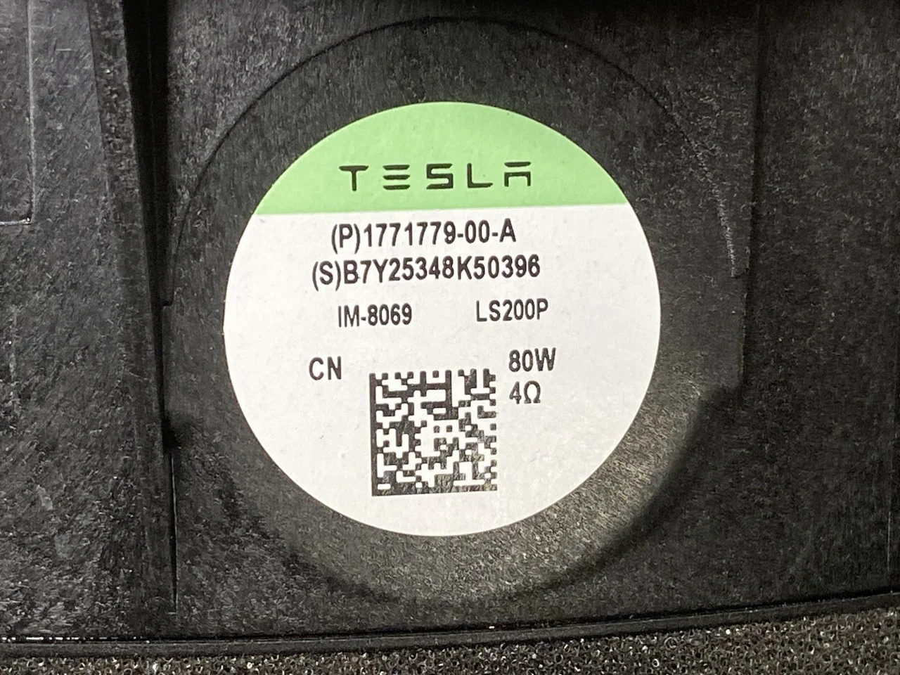 Tesla MODEL Y 2021- Speaker view 3