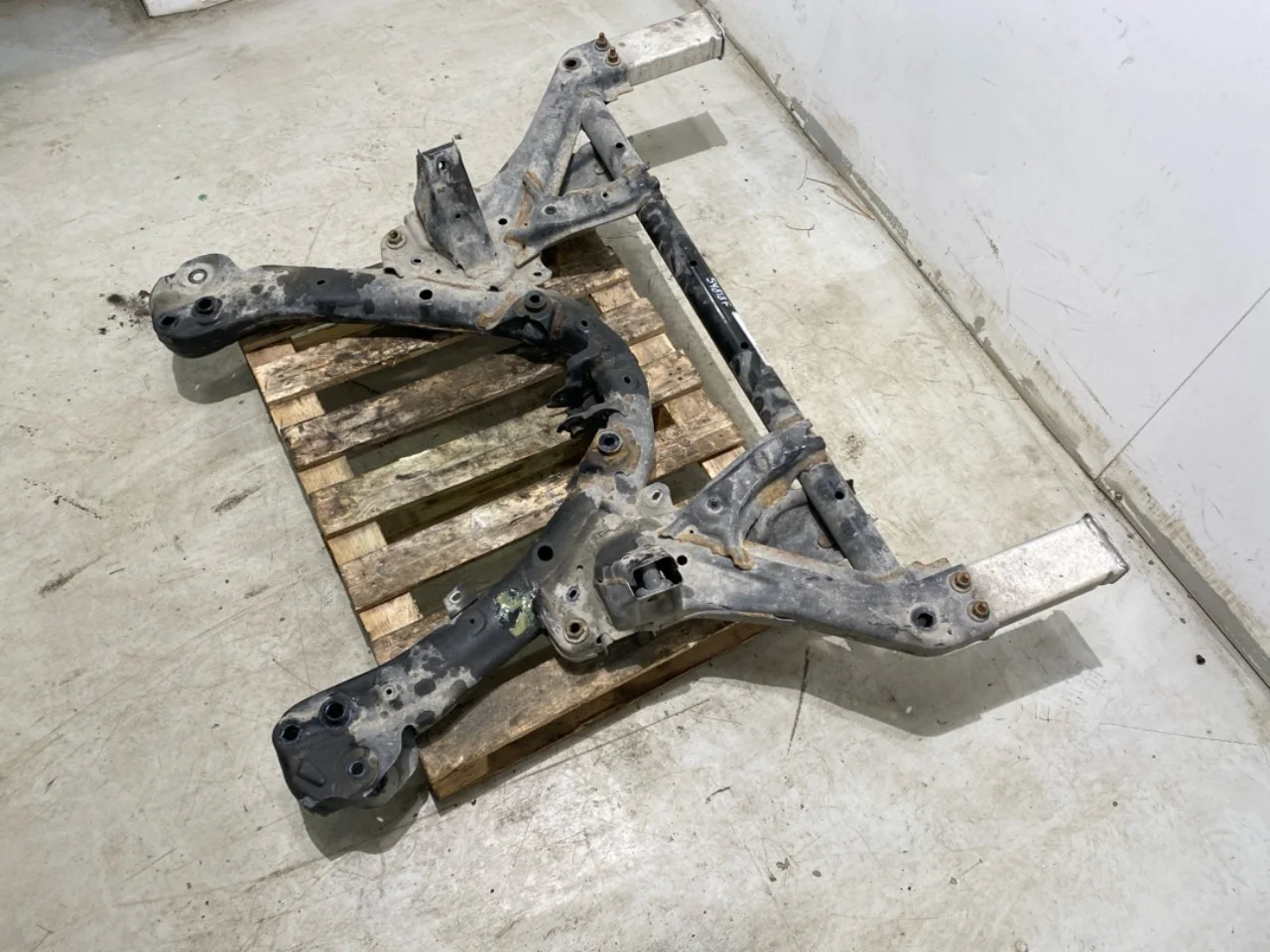 Tesla MODEL 3 2017--> Front subframe view 2