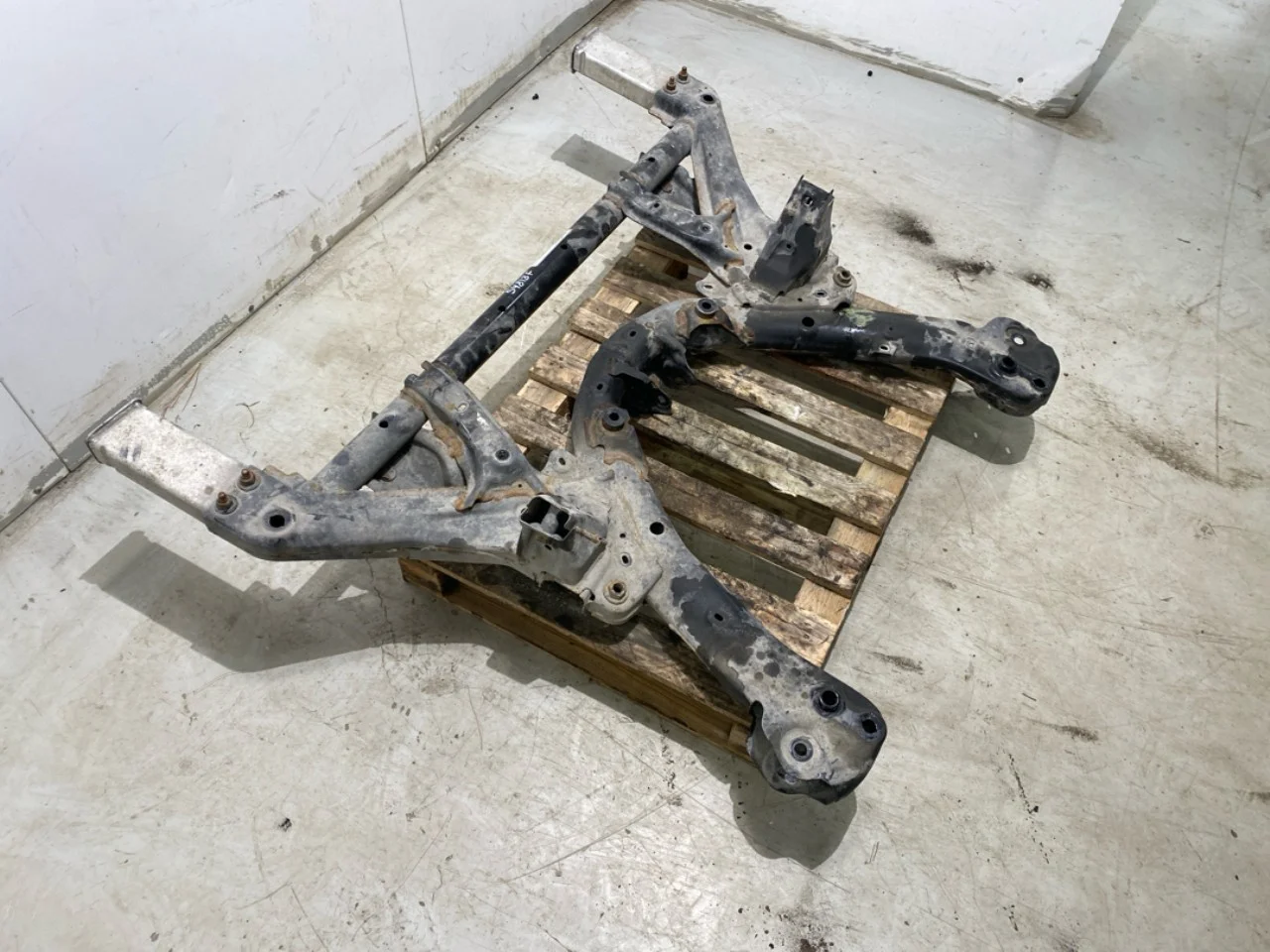 Tesla MODEL 3 2017--> Front subframe view 3
