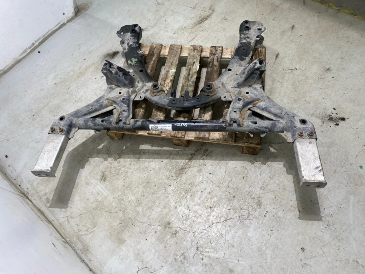 Tesla MODEL 3 2017--> Front subframe view 4
