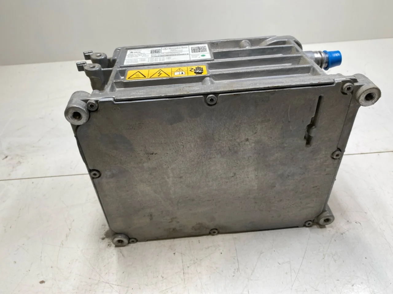 Mercedes EQE SUV X294 2022- Invertor, 12-220V vedere 4