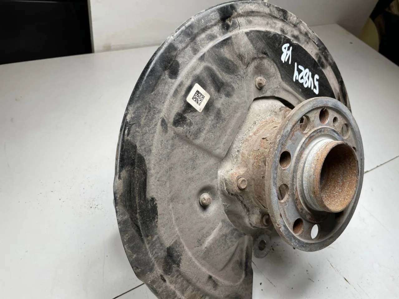 Mercedes EQE SUV X294 2022- Stub axle carrier, left rear view 2