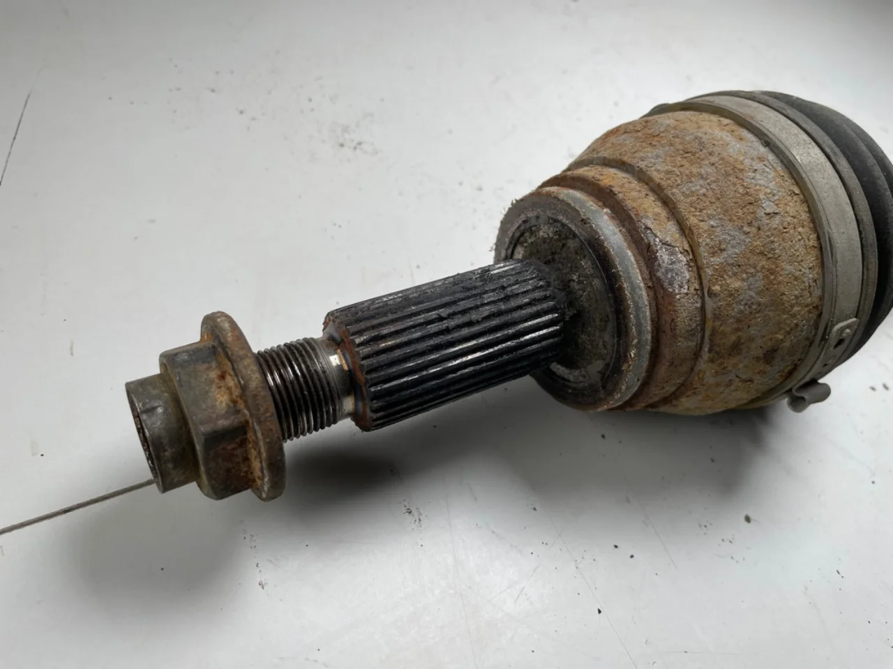 Kia SOUL 2009- Front left driveshaft view 2