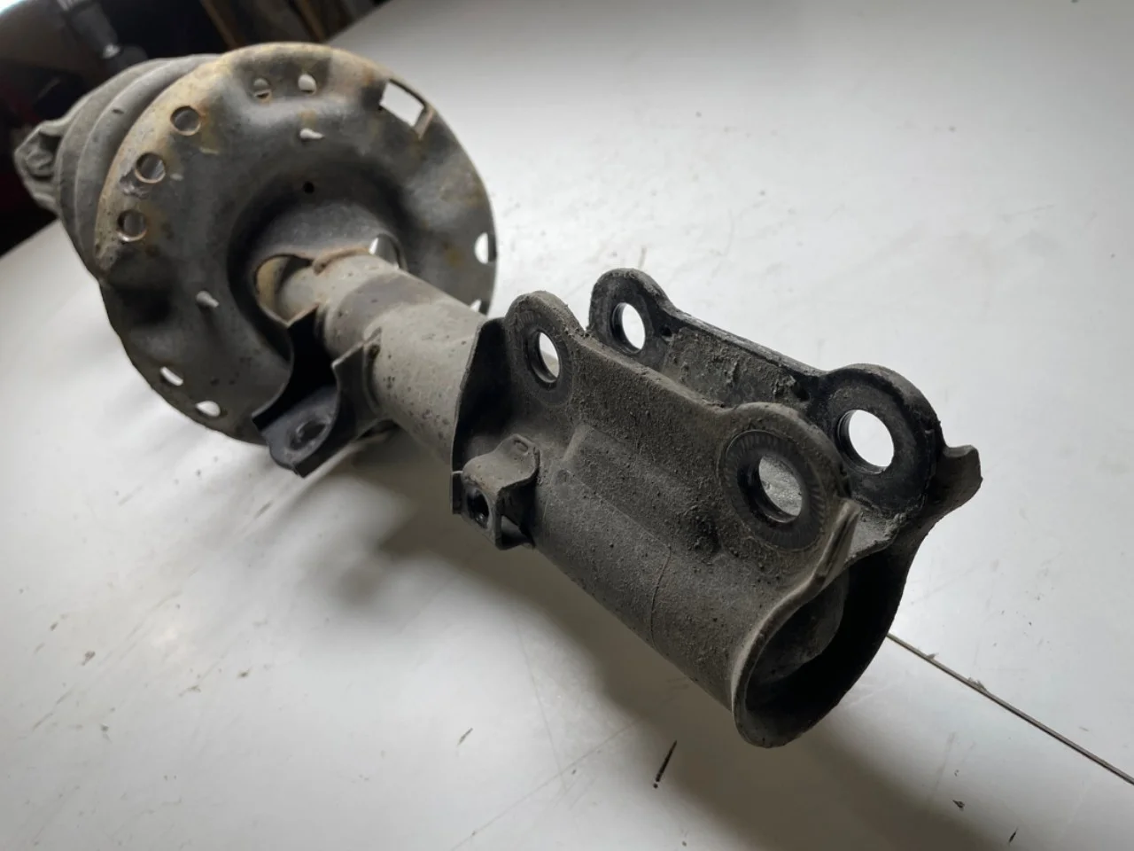 Kia SOUL 2009- Strut assembly, front right view 3