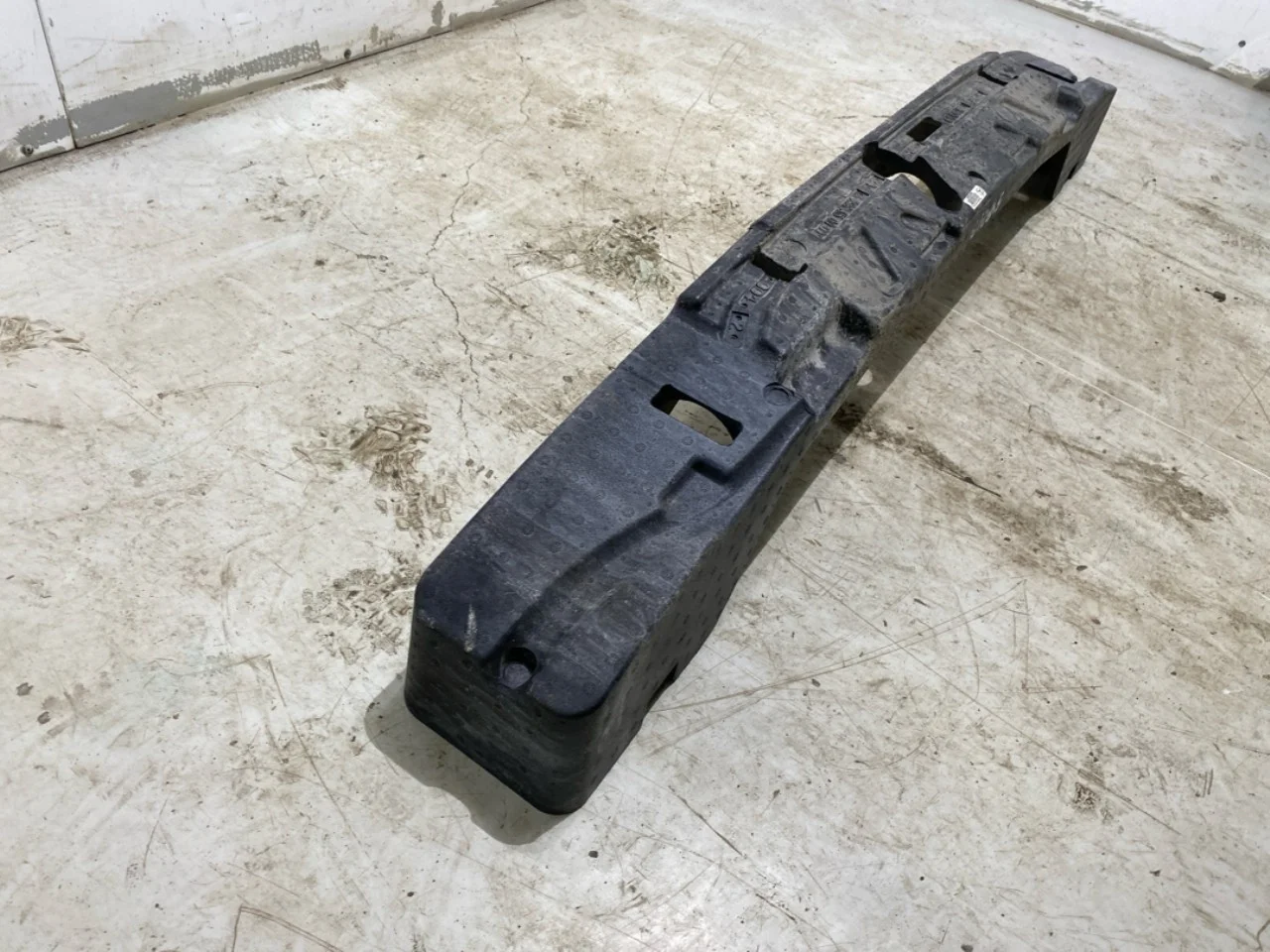 Mercedes EQE SUV X294 2022- Rear bumper impact absorber view 2