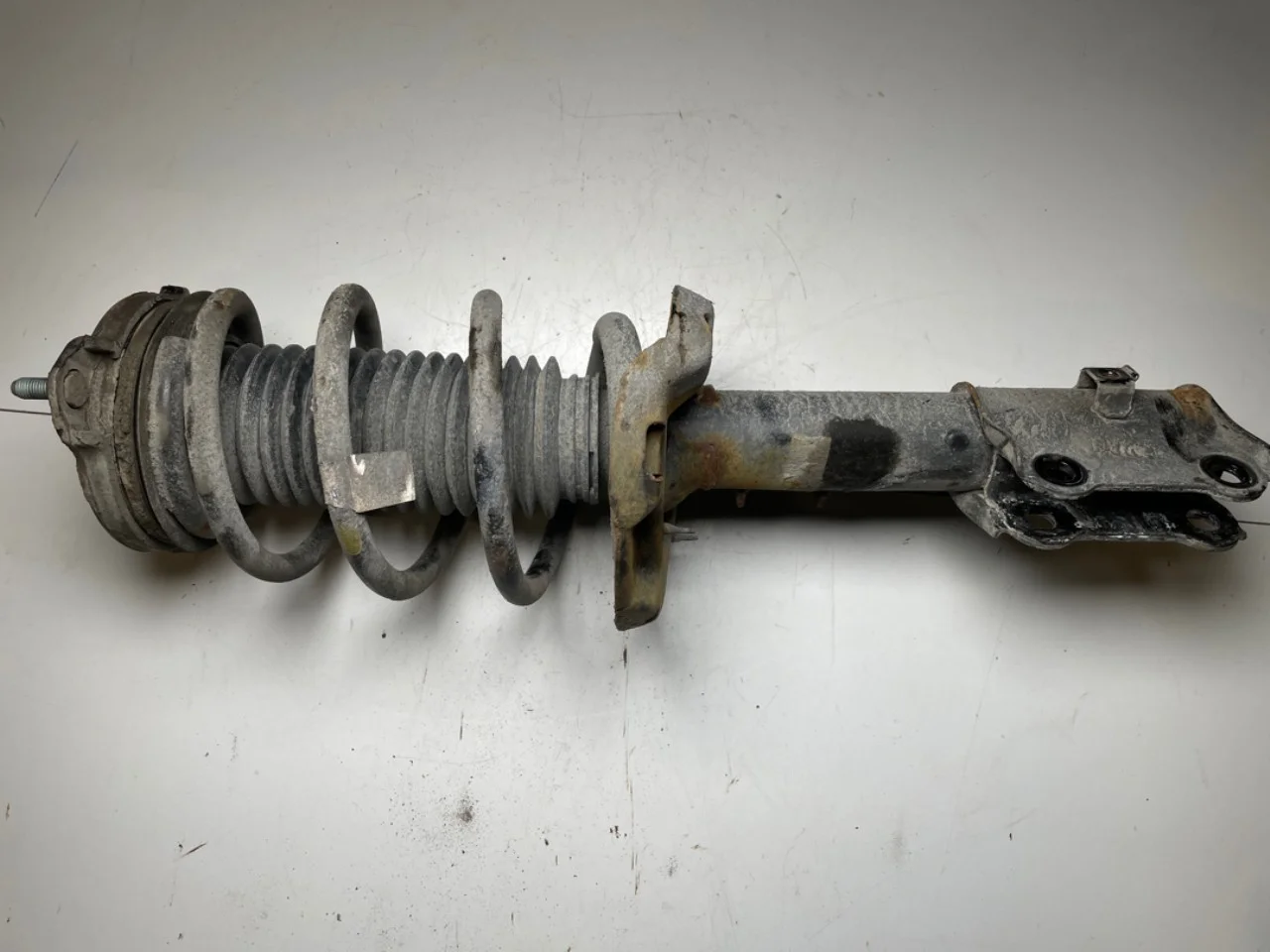 Kia SOUL 2009- Strut assembly, front right view 2