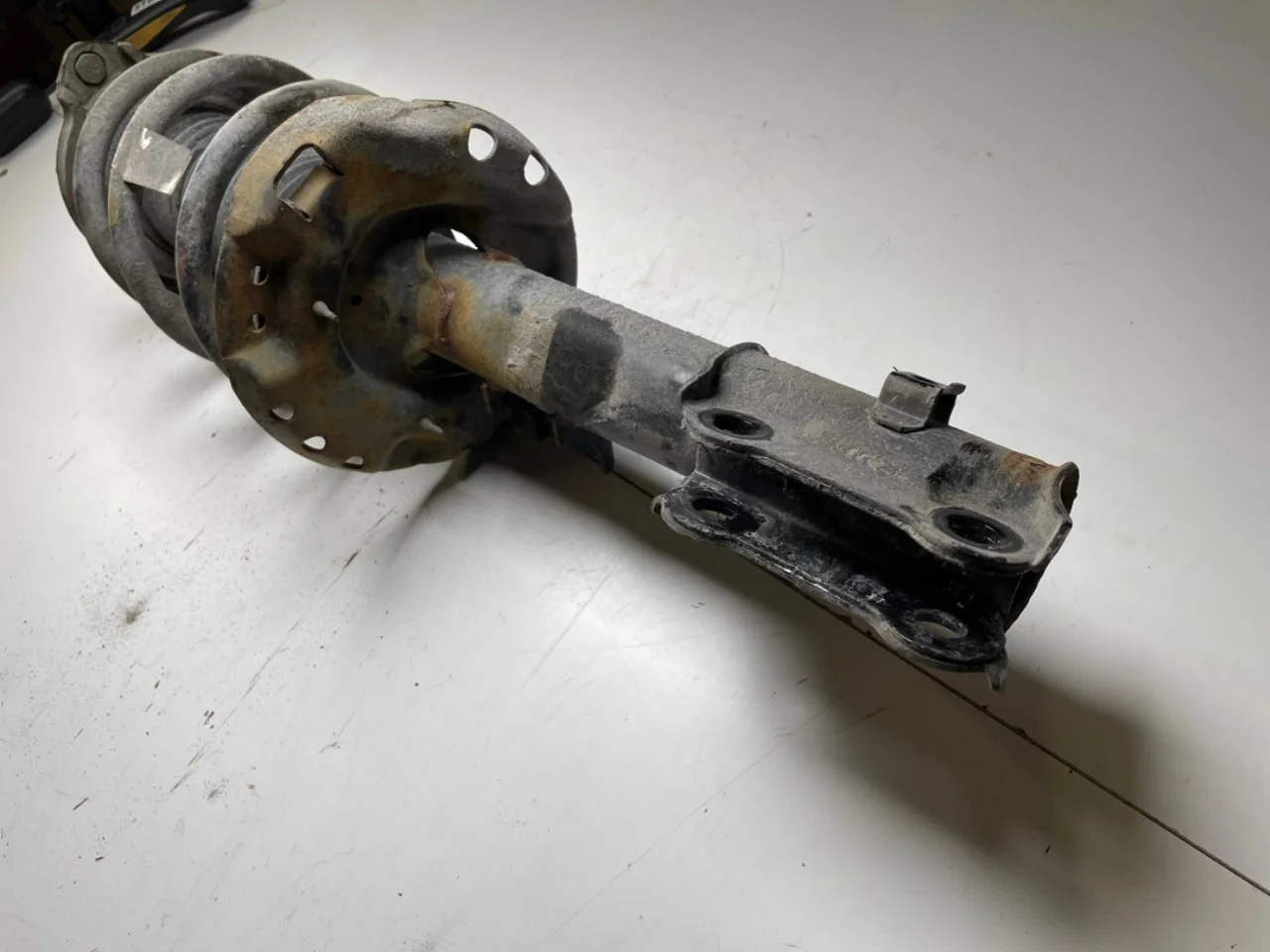 Kia SOUL 2009- Strut assembly, front right view 4