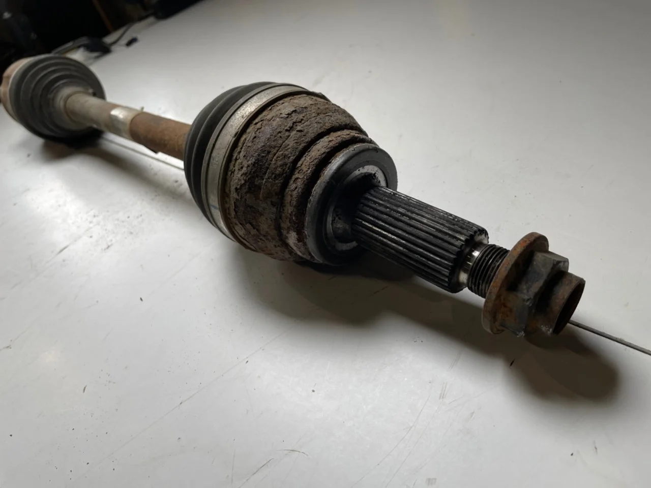 Kia SOUL 2009- Front left driveshaft view 3