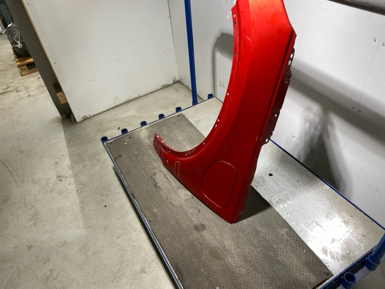 Volvo XC40/RECHARGE 2018- Front left fender view 2