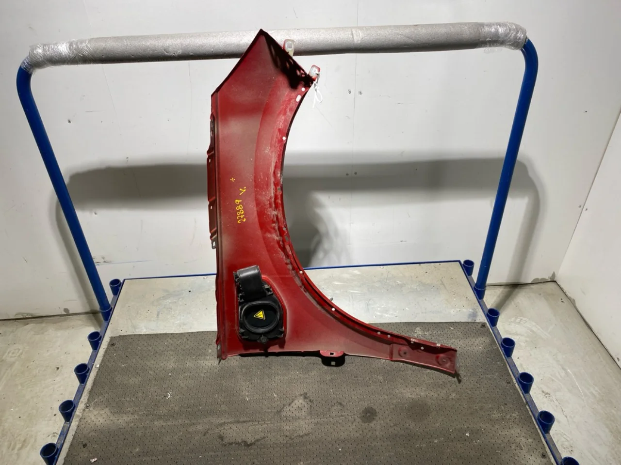 Volvo XC40/RECHARGE 2018- Front left fender view 4