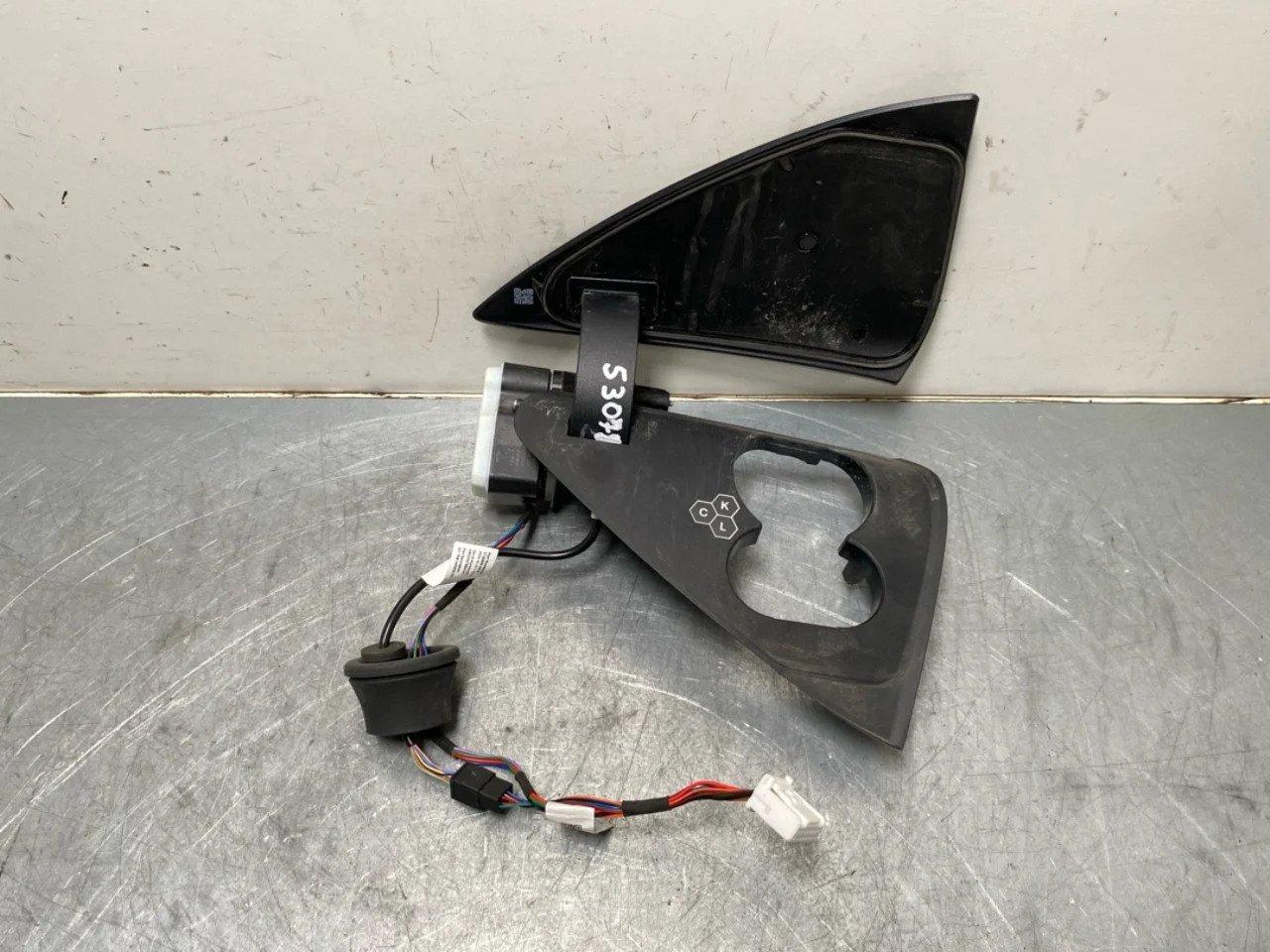 Tesla MODEL 3 2024- Capac port încărcare, electric / hibrid vedere 3