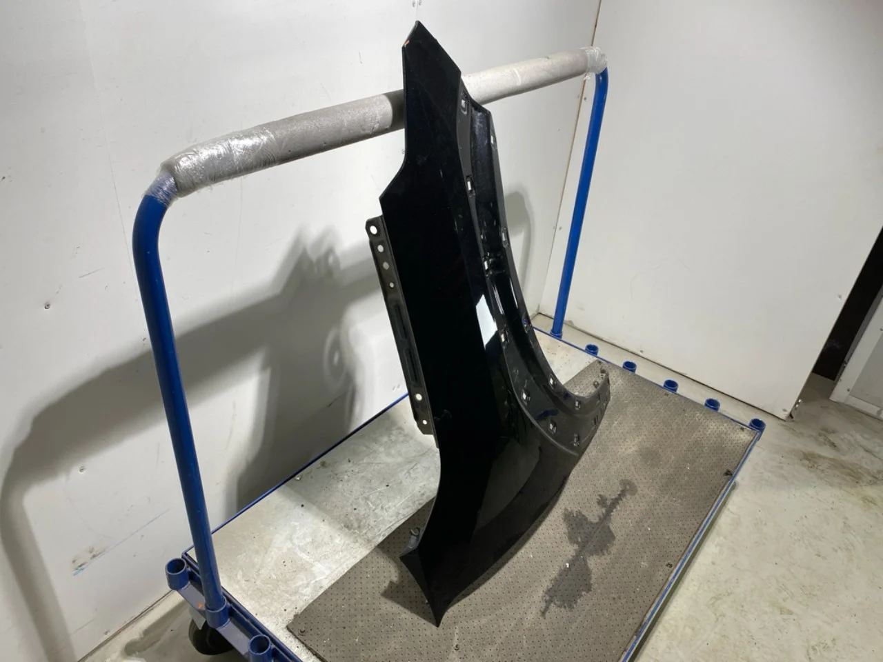 Front right fender view 2
