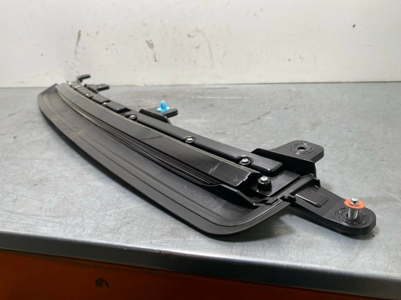 Kia EV6 2022- Rear window brake light view 3