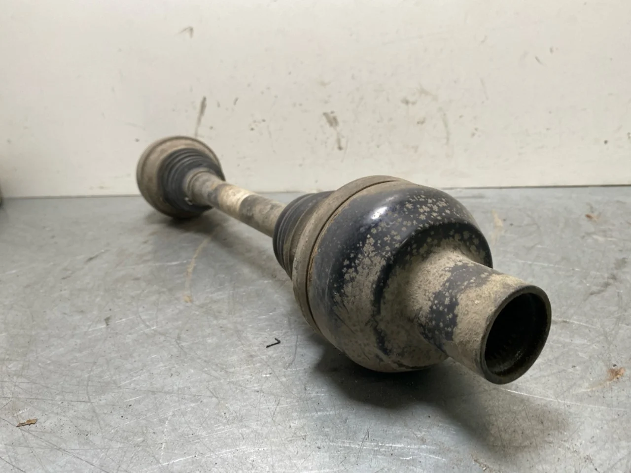 Mercedes EQC 2020- Rear left driveshaft view 3
