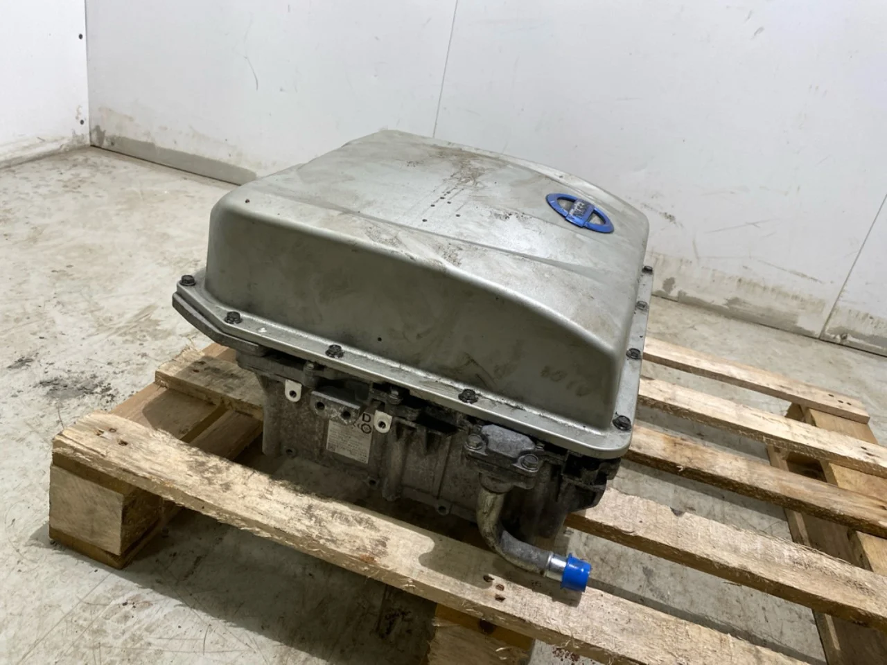 Nissan LEAF 2011-17 Battery charger view 2