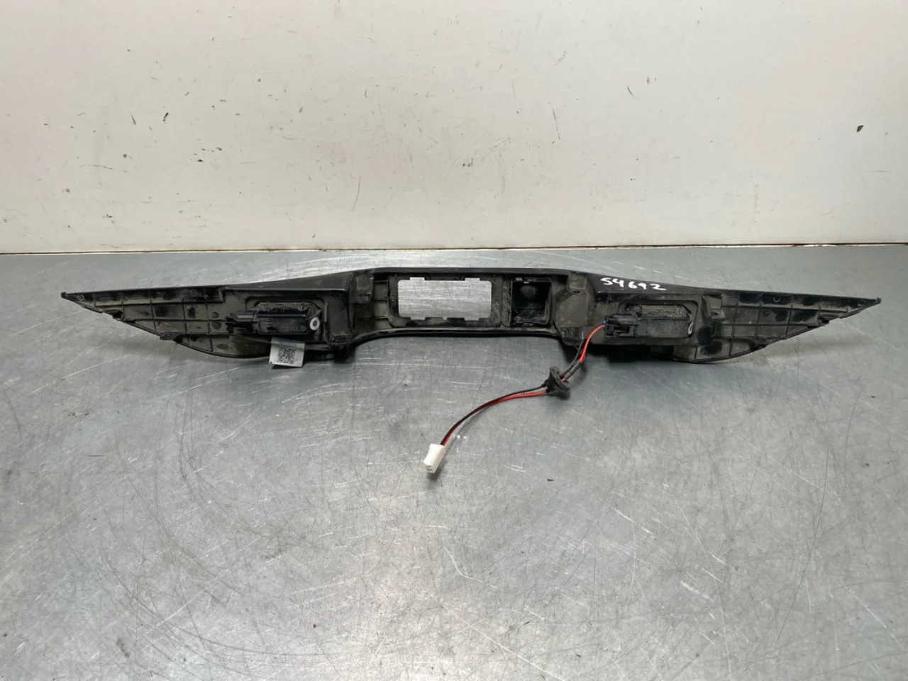 Mg MG4 EH32 2023- Tailgate exterior handle view 2