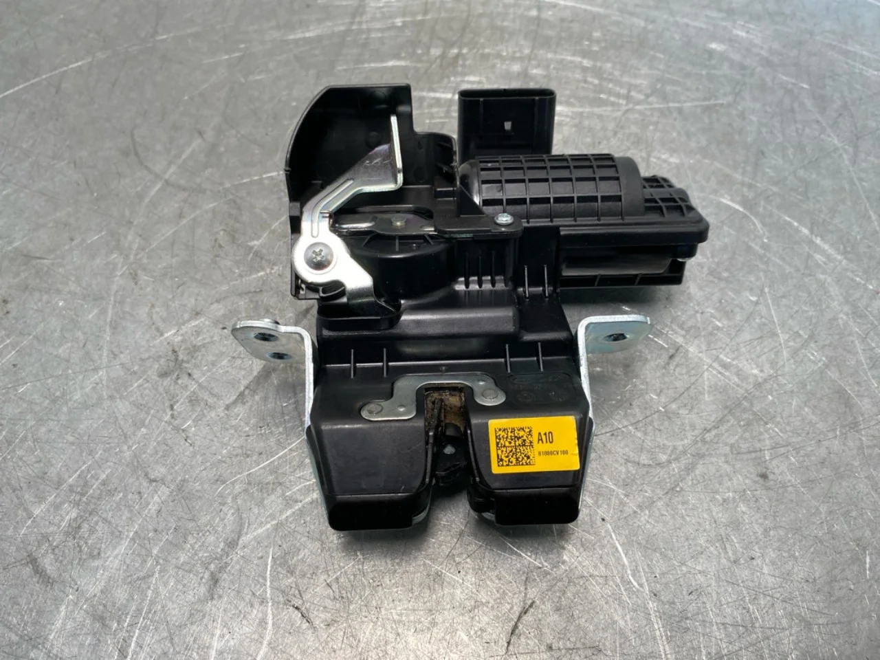 Kia EV6 2022- Tailgate lock view 3