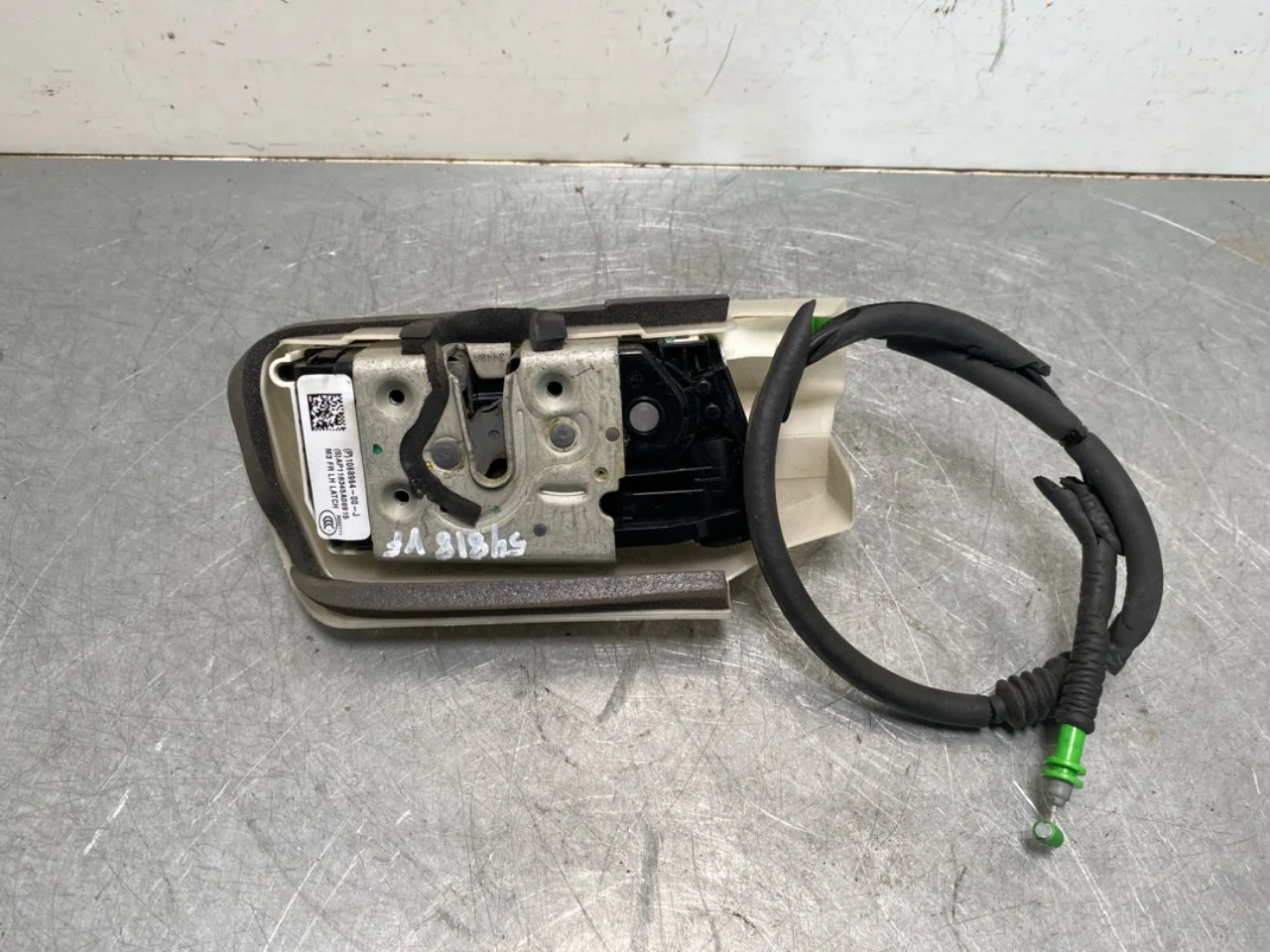 Tesla MODEL 3 2017--> Door lock housing