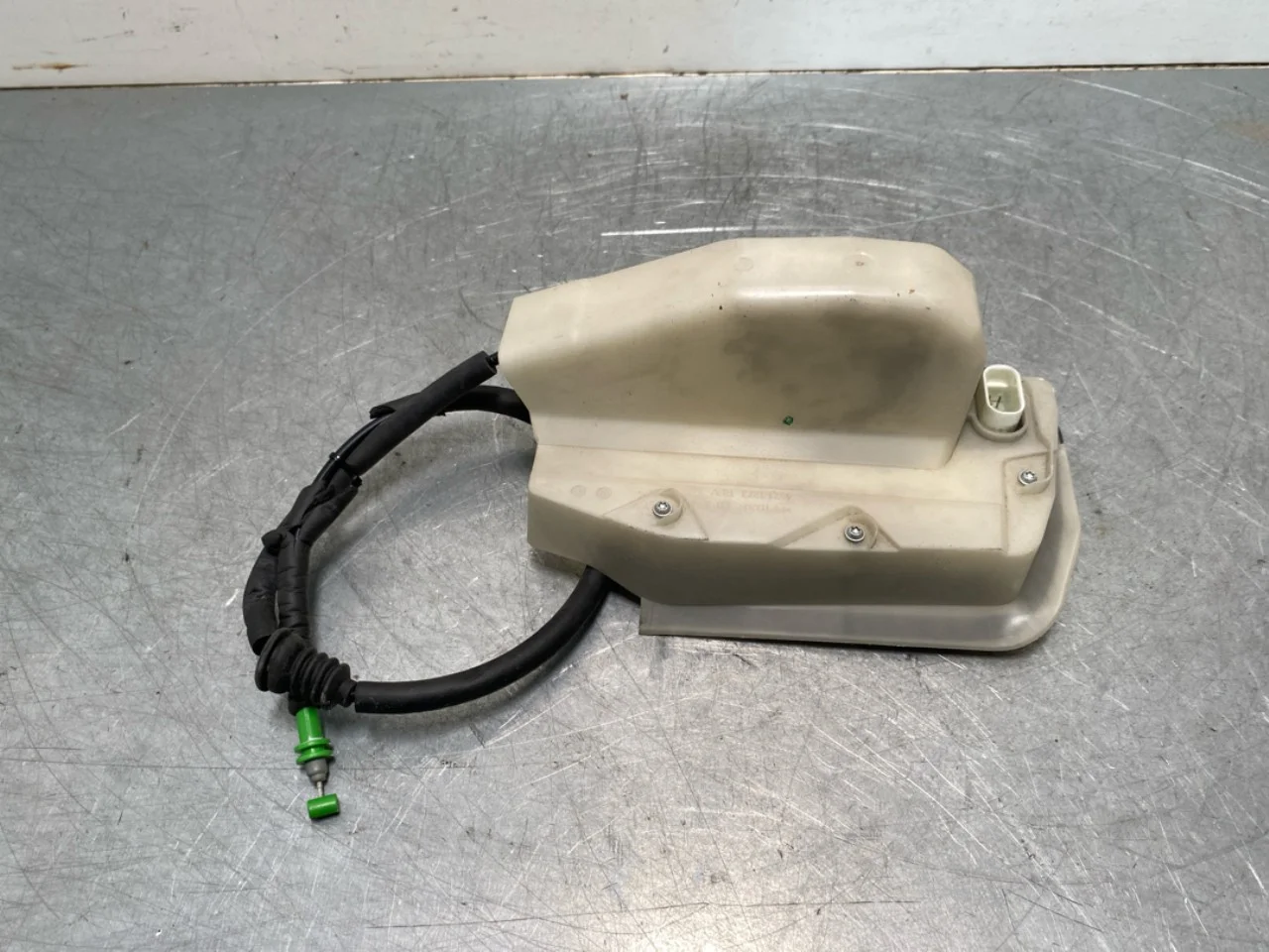 Tesla MODEL 3 2017--> Door lock housing view 2