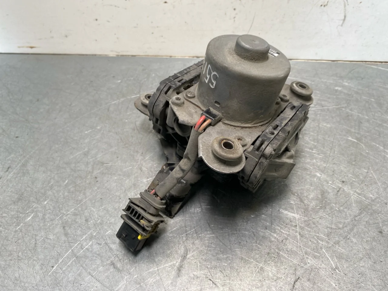 Mercedes B 180-200 W246/W242 2012-19 Vacuum pump view 2
