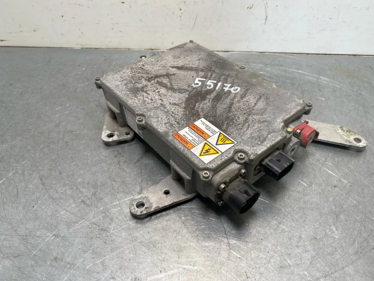 Mercedes B 180-200 W246/W242 2012-19 Voltage converter, battery view 2