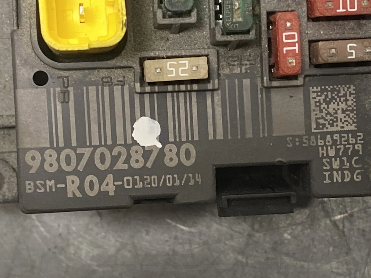 Citroen BERLINGO 2008-18 Biztosítékdoboz / elektromos központ nézet 3