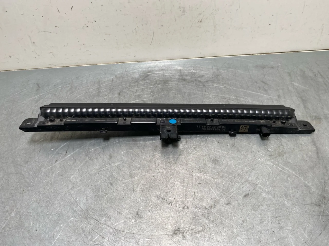 BMW IX 2022- Rear window brake light view 3