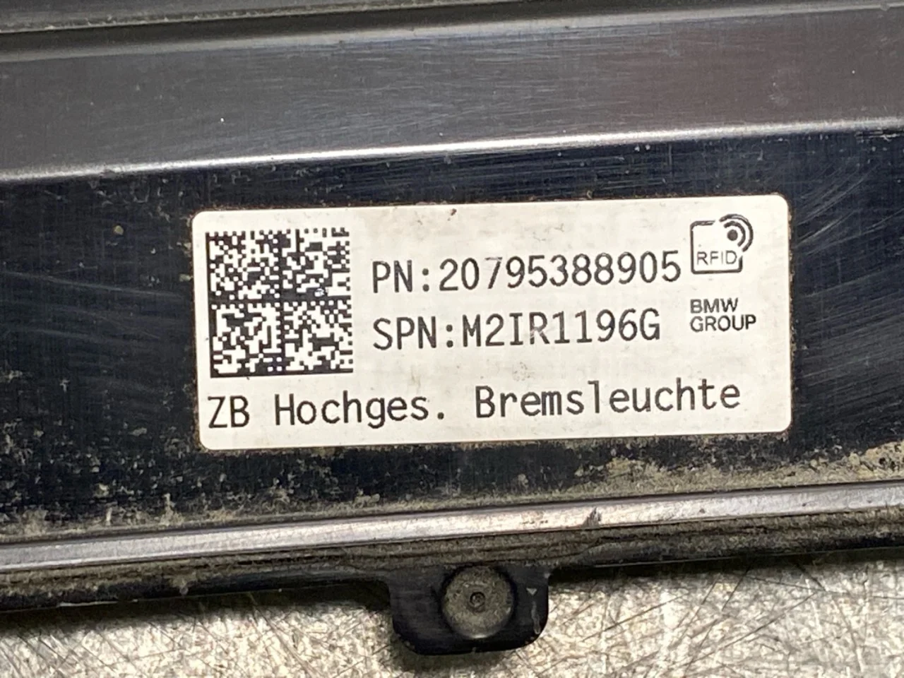 BMW IX 2022- Rear window brake light view 4