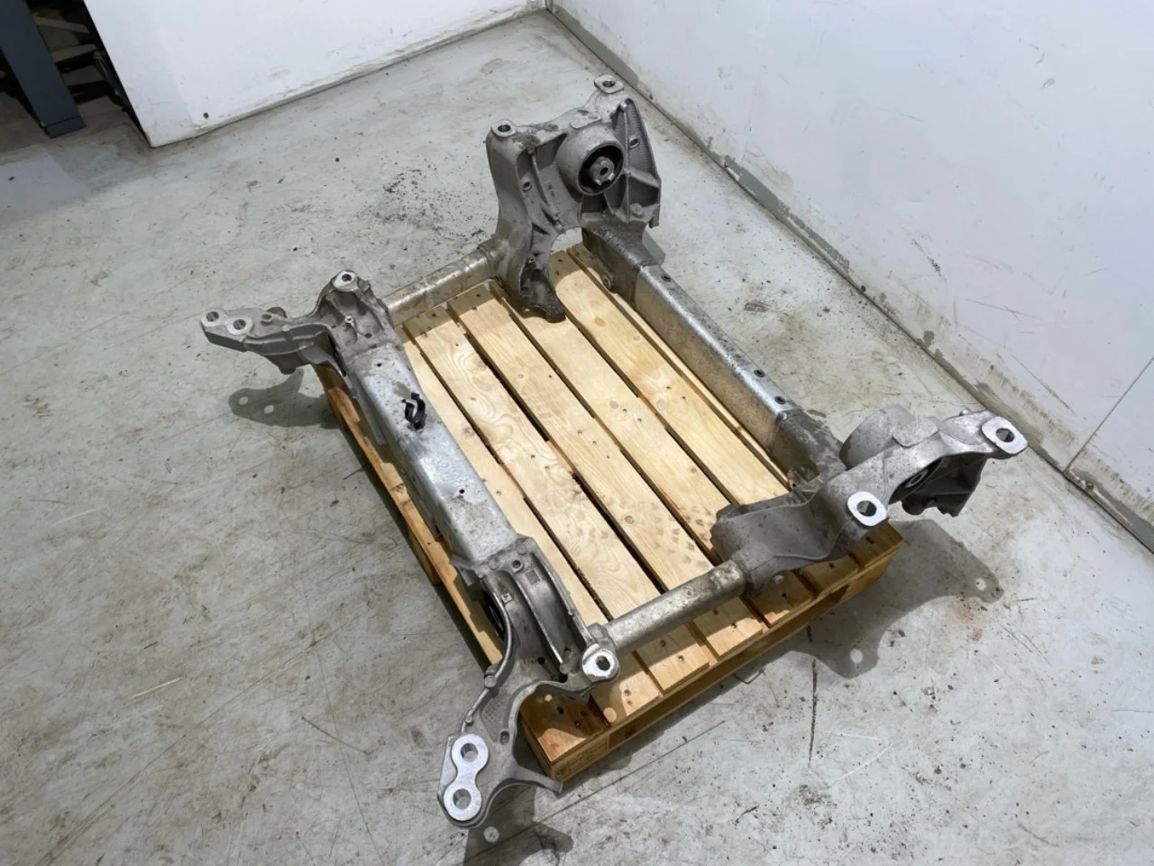 Audi E-TRON, S GE 2019- Front subframe view 3