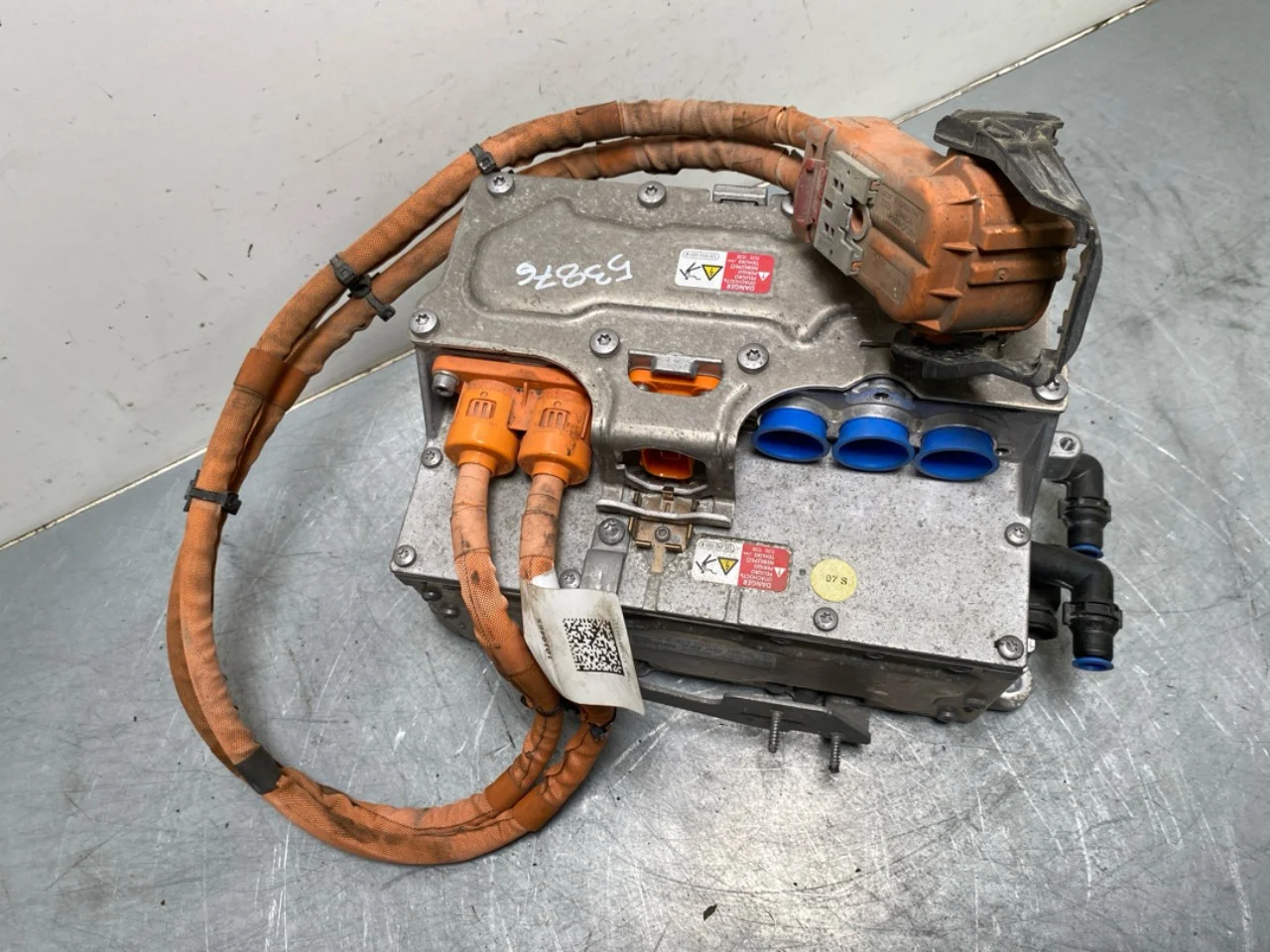 Volkswagen GOLF, E-GOLF VII 2013-20 Invertor, 12-220V