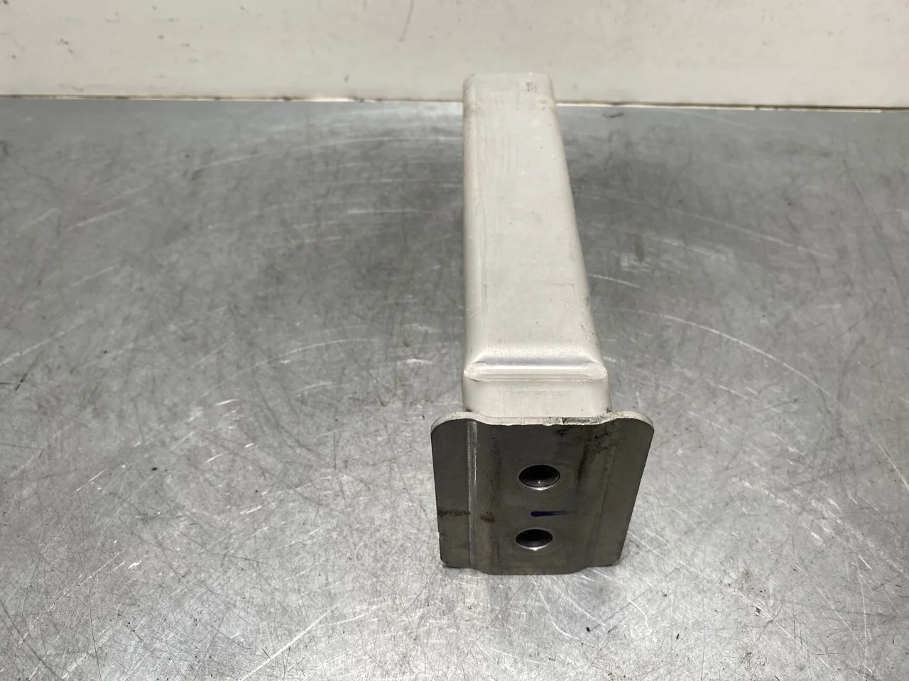 Tesla MODEL 3 2024- Bumper impact absorber, front view 3