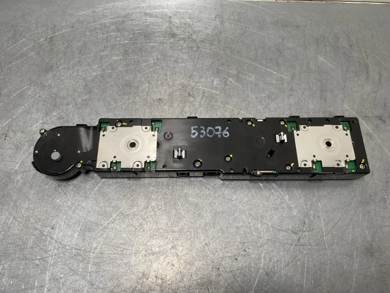 Tesla MODEL 3 2024- Vezérlőegység, egyéb nézet 3