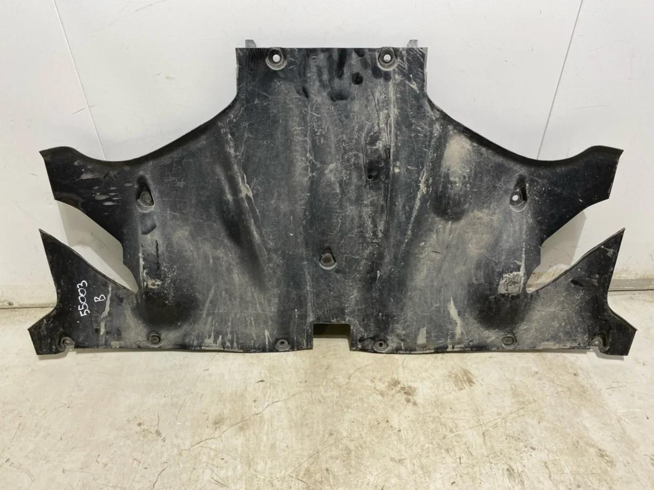 Tesla MODEL Y 2021- Alsó védőlemez (motor/váltó/padló) nézet 4