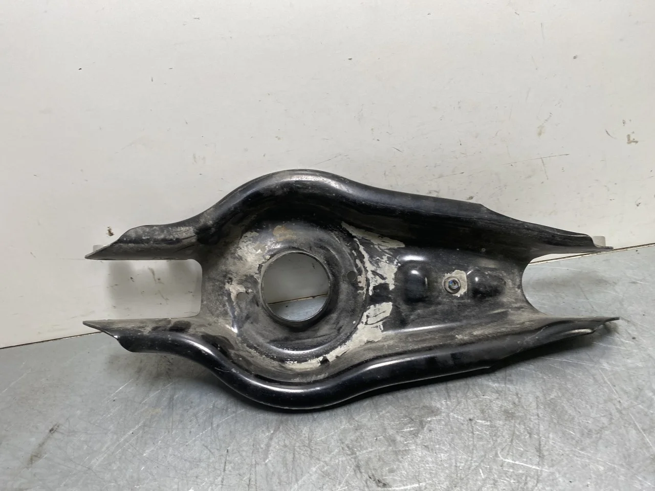 Tesla MODEL 3 2024- Control arm, rear left view 2