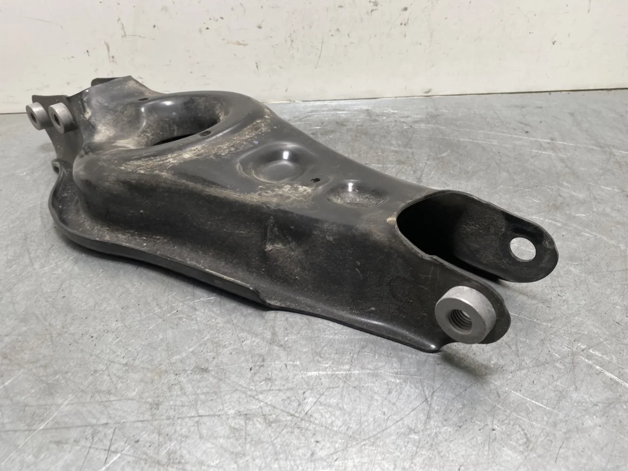 Tesla MODEL 3 2024- Control arm, rear left view 4