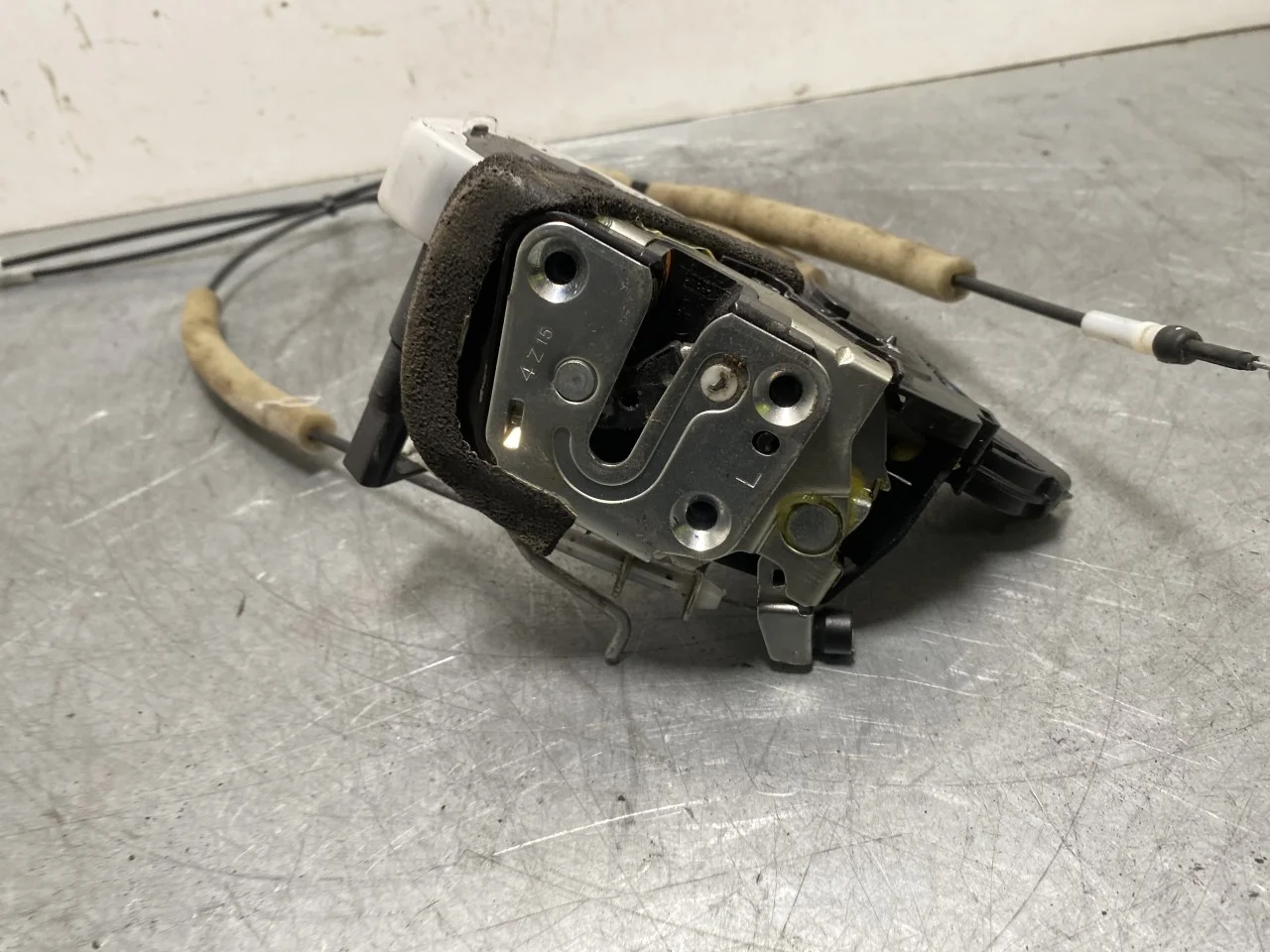Nissan LEAF 2011-17 Door lock housing view 4