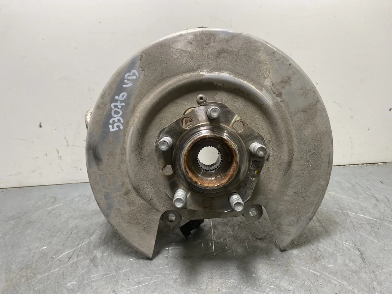 Tesla MODEL 3 2024- Stub axle carrier, left rear view 2