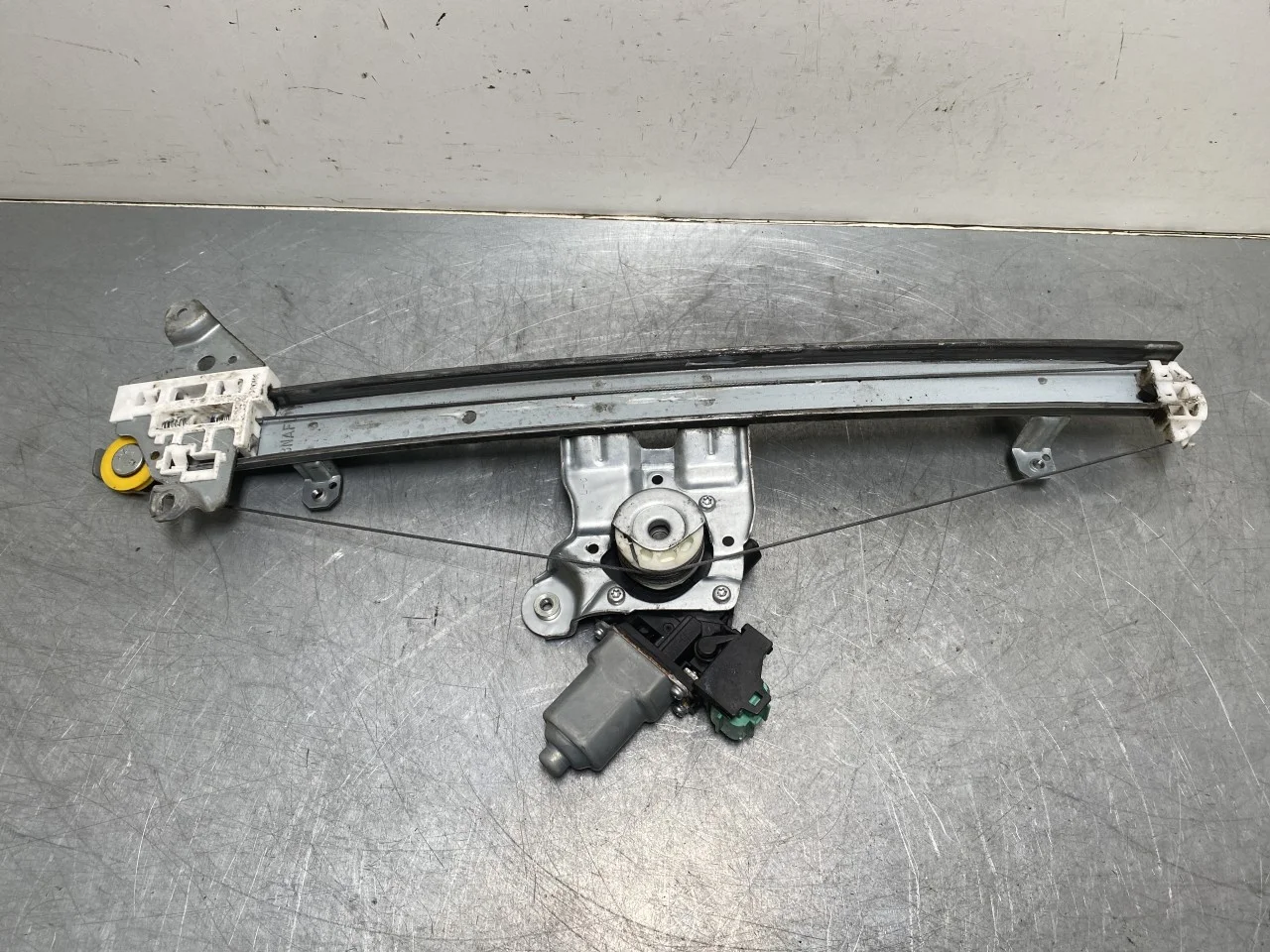 Nissan LEAF 2011-17 Electric window regulator, complete view 2