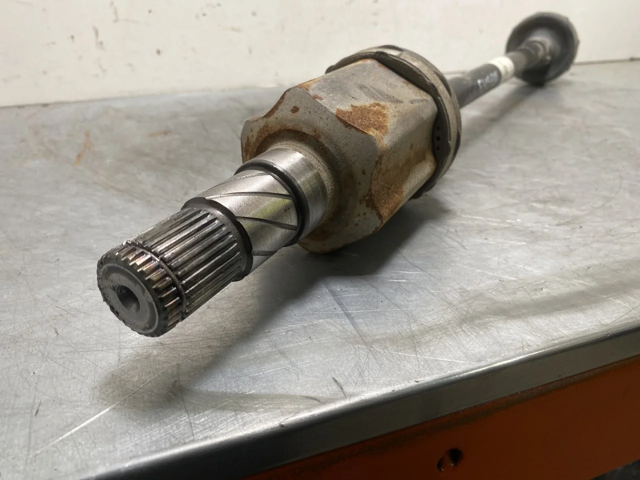 Tesla MODEL 3 2024- Rear right driveshaft view 3