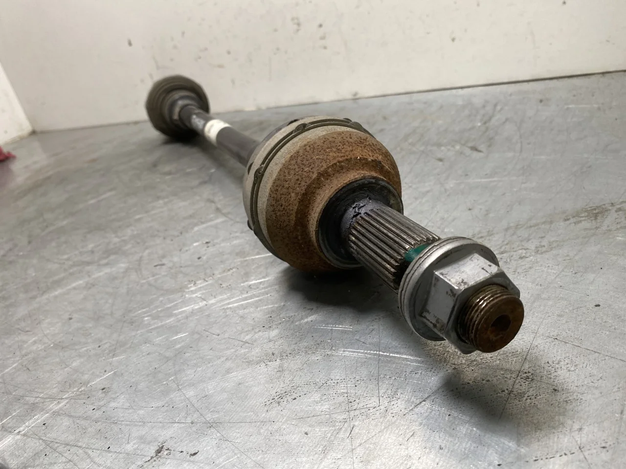 Tesla MODEL 3 2024- Rear right driveshaft view 4