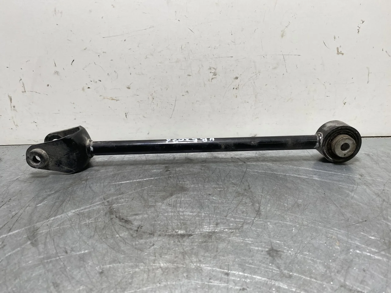 Tesla MODEL 3 2024- Control arm, rear left view 3