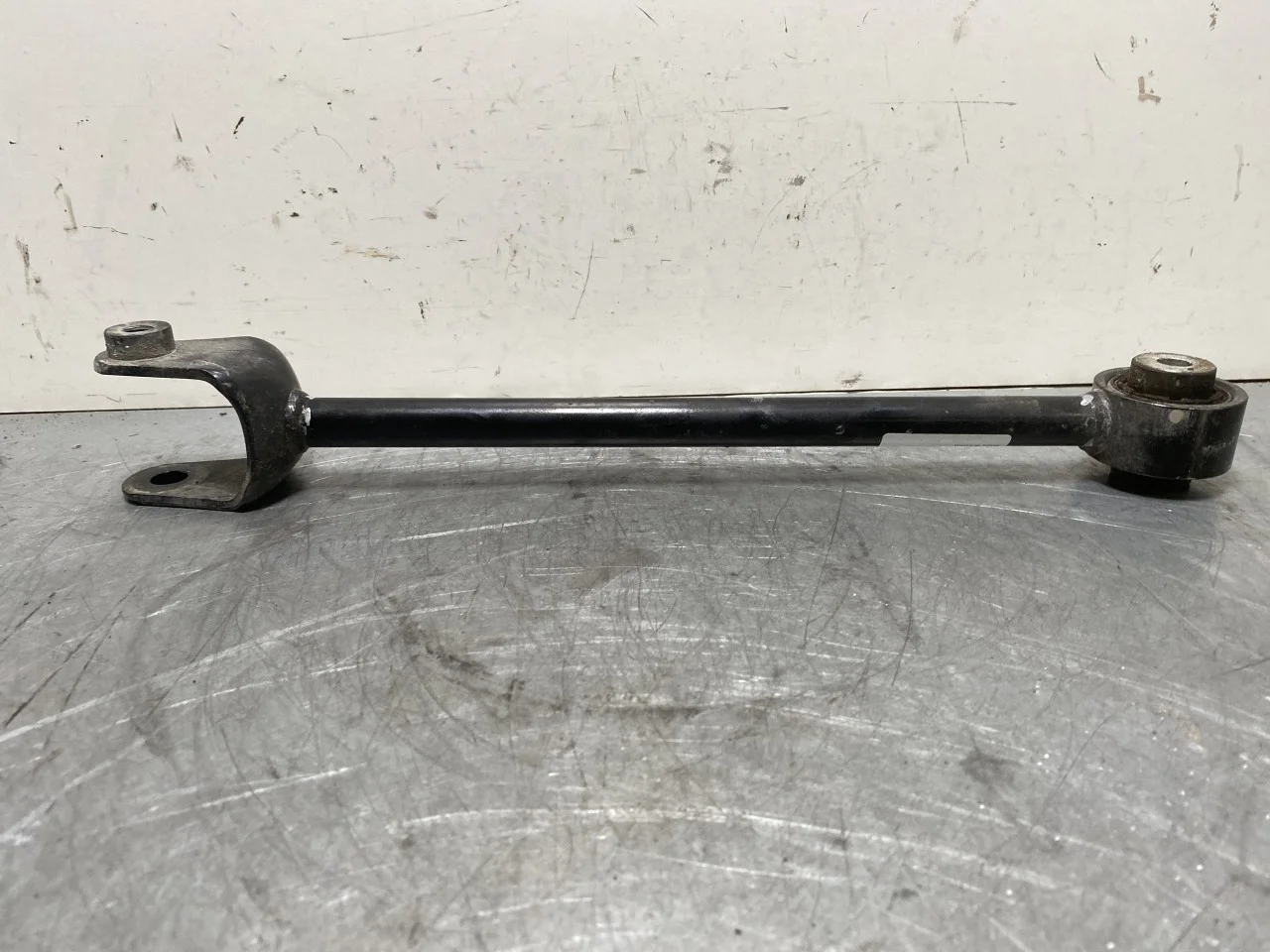 Tesla MODEL 3 2024- Control arm, rear left view 4
