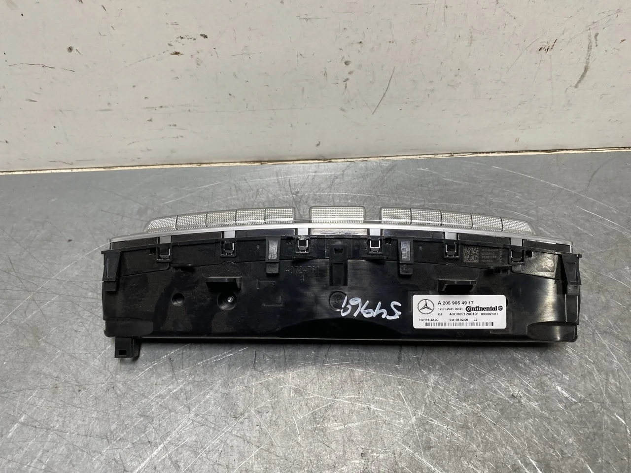 Mercedes EQC 2020- Heater control unit view 4