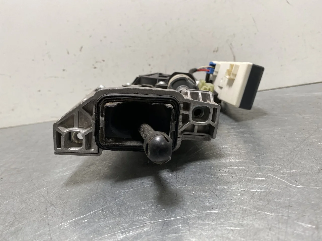 Mercedes EQC 2020- Tailgate opener, automatic view 4