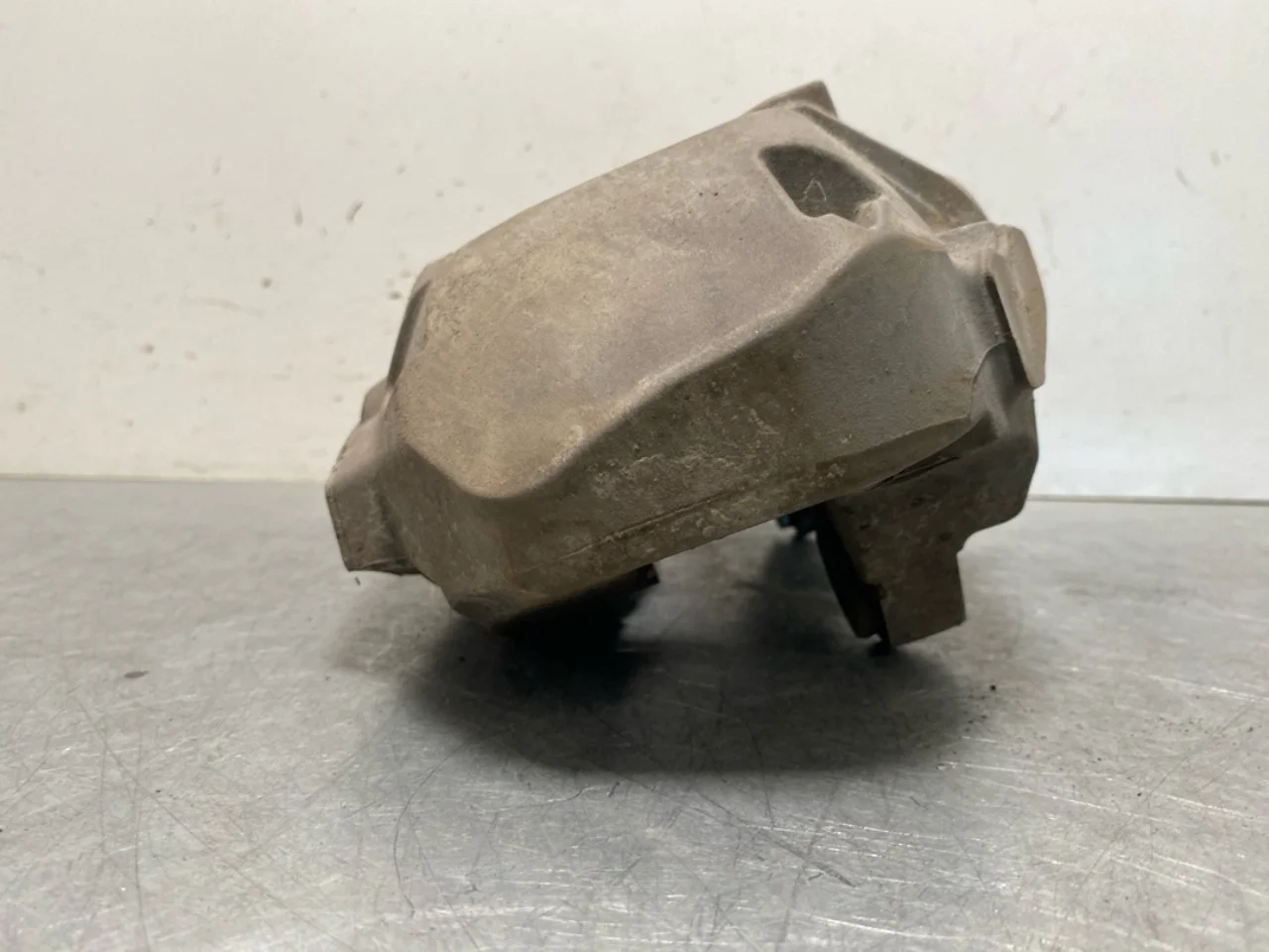 Mercedes EQC 2020- Front left brake caliper view 2