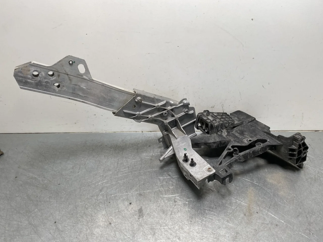 Mercedes EQC 2020- Front panel