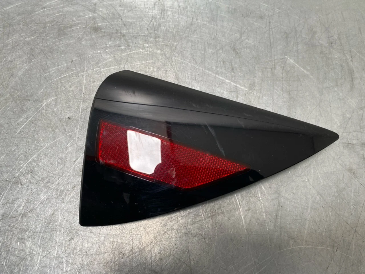 Tesla MODEL 3 2024- Fényvisszaverő lemez / rendszámtartó