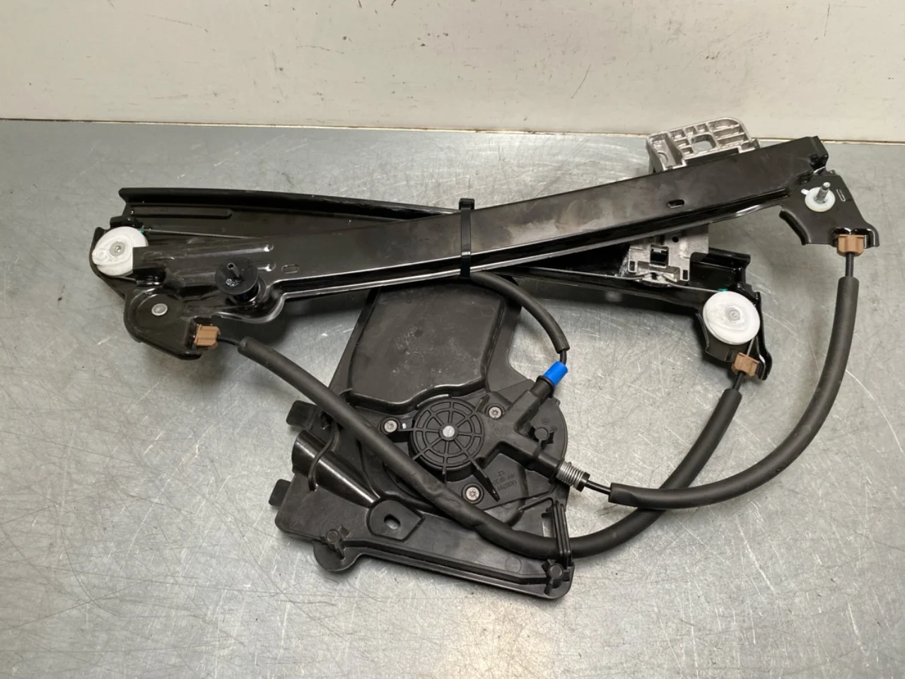 Tesla MODEL 3 2024- Electric window regulator, complete view 2